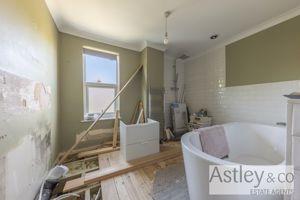ensuite/bed3- click for photo gallery
